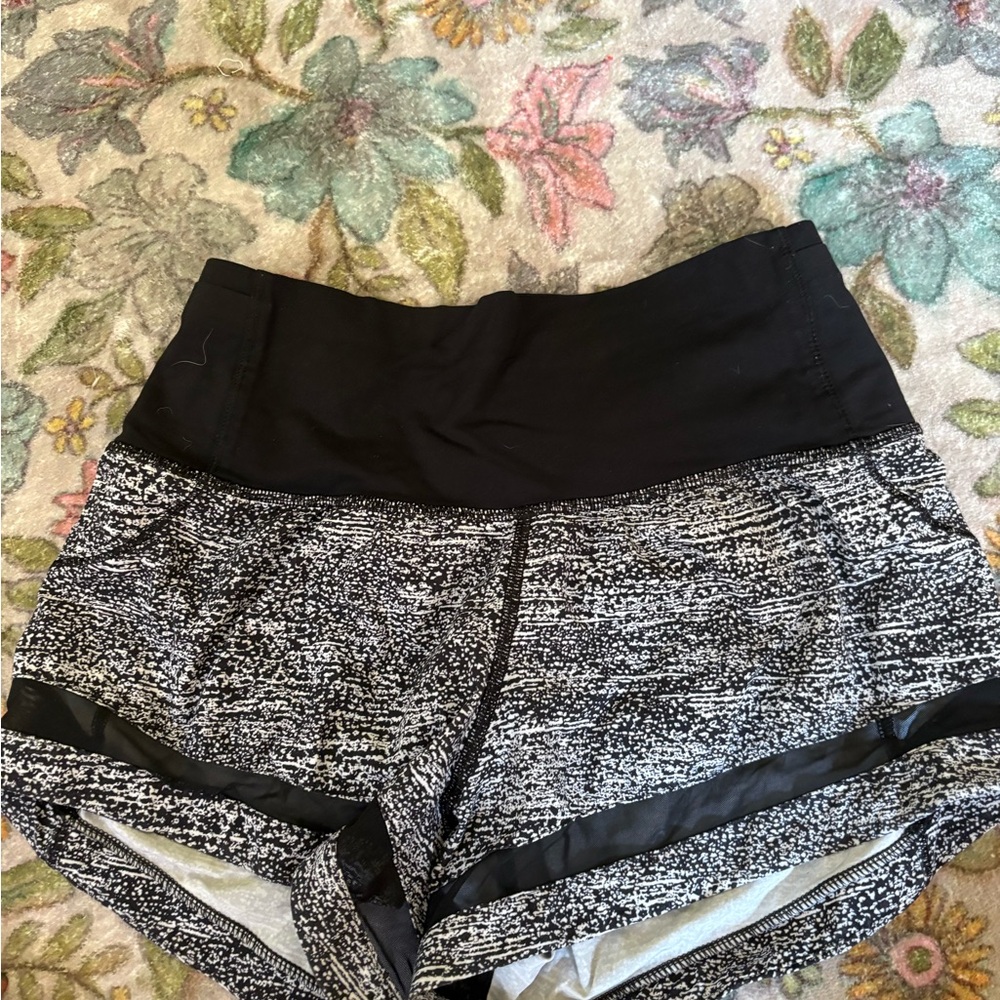 Lululemon Women's Black and Gray Shorts